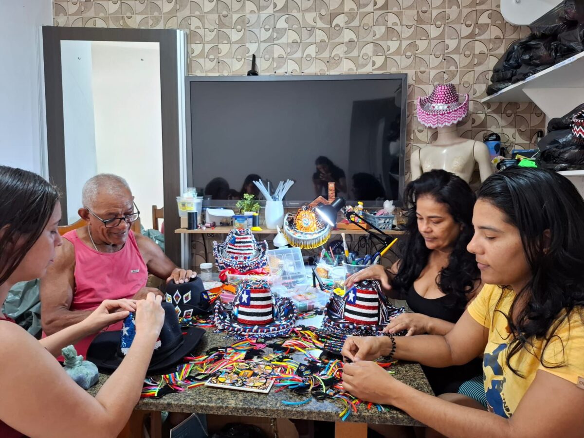 A produção das peças seguem em ritmo acelerado para as festas juninas na capital - Foto: Geíza Batistta 