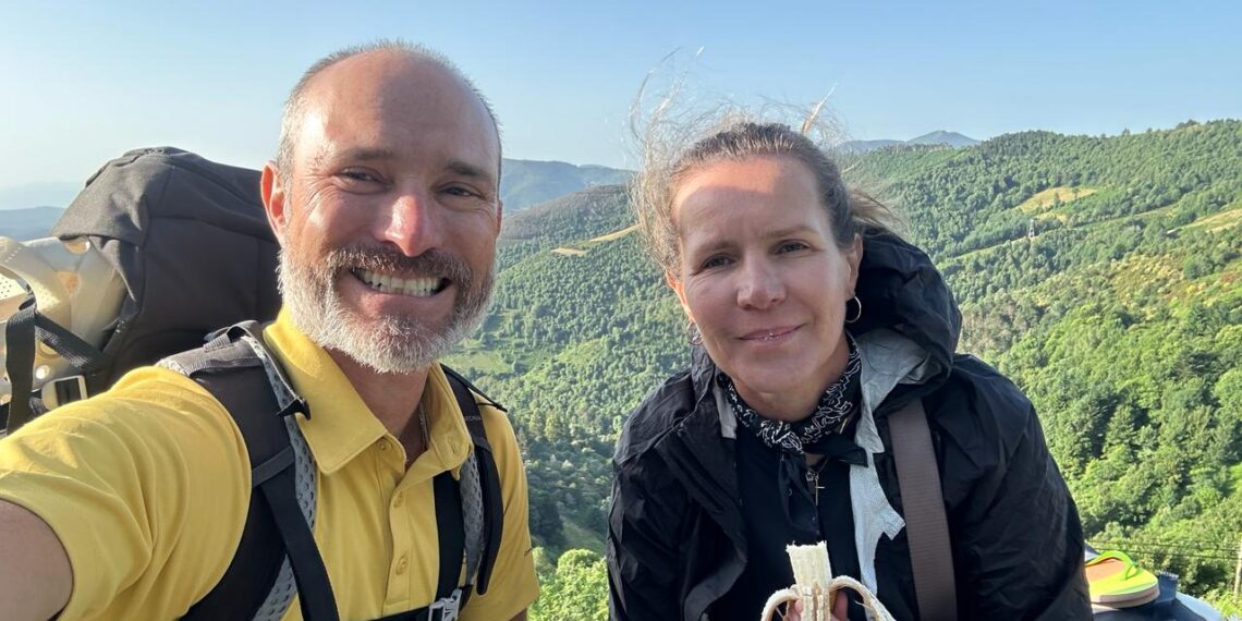 Para Mauro e Fabiana Koch, a travessia do Caminho de Compostela foi uma pausa intencional na rotina e um verdadeiro mergulho em si mesmos - Foto: Divulgação
