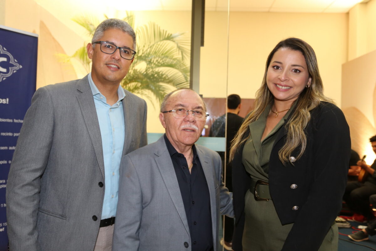 O Superintendente da Fecomércio Max de Medeiros com o Presidente Maurício Feijó e a Gerente de Comunicação Jovanna Abreu - Foto: Danielle Vieira