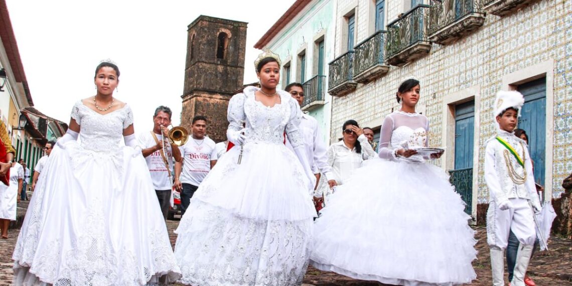 A riqueza do vestuário caracteriza o festejo de Alcântara – Foto: Charlles Eduardo