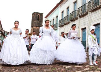 A riqueza do vestuário caracteriza o festejo de Alcântara – Foto: Charlles Eduardo