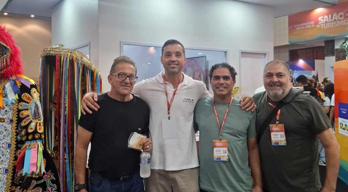No estande do Maranhão: Evandro Pigle (autor do primeiro gol feito na inauguração do Estádio Castelão, em São Luís, em 1982), Rodrigo Coelho (Setur/MA), Rodrigo Martins (Secretário de Cultura e Turismo de Bequimão) e Gutemberg Bogéa (Diretor do Jornal Pequeno e Editor do JP Turismo) - Foto: Juliana