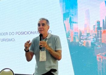 Maurício Magalhães, CEO do Grupo Montreal, durante palestra sobre: O Poder do Posicionamento no Turismo – Foto: Gabriel Santana
