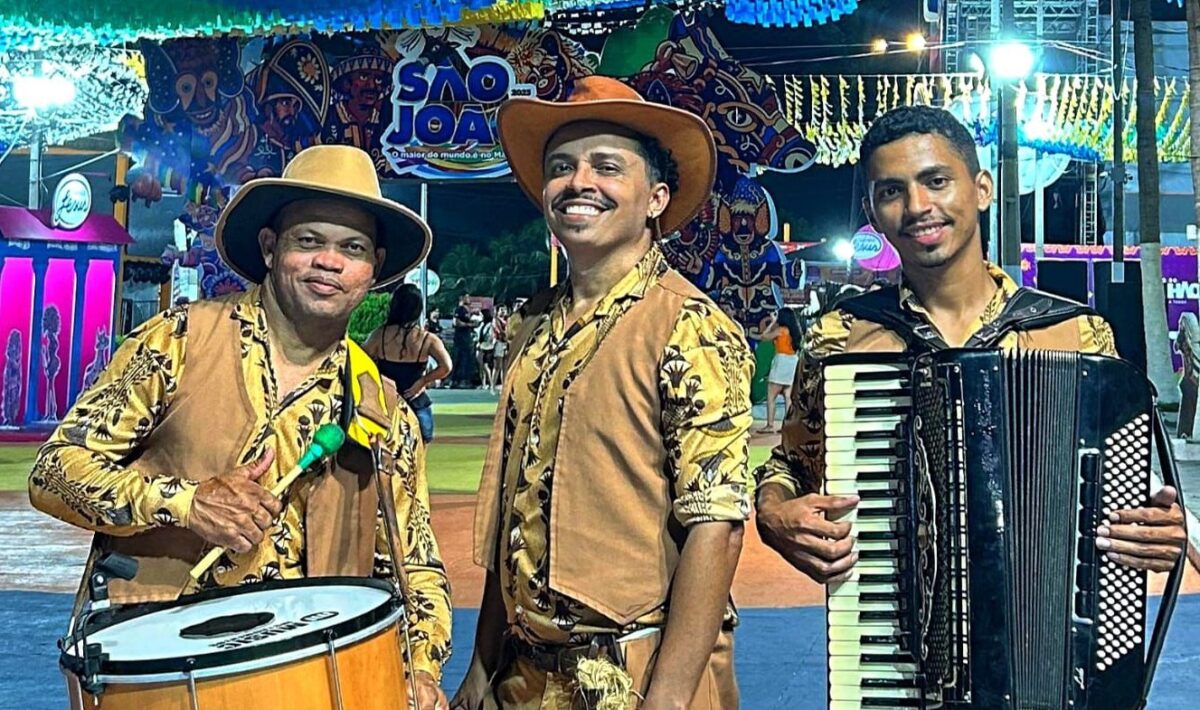 Já conhecido dos arraias juninos da cidade, o Trio Mulundus chega para enriquecer a noite da música nordestina - Foto: Divulgação