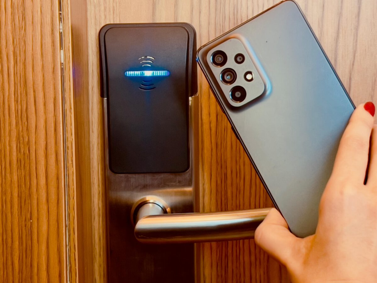 Acesso aos apartamentos via celular – Foto: Divulgação