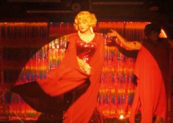 O filme é uma dramédia ambientada no universo drag - Foto: Divulgação