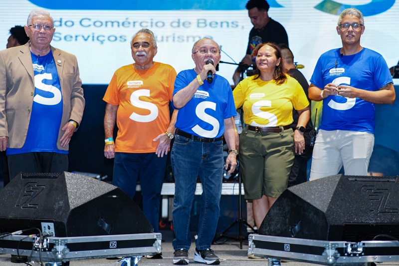 Manoel Barbosa, vice-presidente Fecomércio - MA; Ahirton Lopes, dir. regional  Senac – MA; Maurício Feijó, pres. da Fecomercio – MA; Rutineia Monteiro, dir. regional Sesc – MA, e Max de Medeiros, superintendente da Fecomércio – MA reunidos no encerramento da Semana S em São Luís - Foto: Divulgação