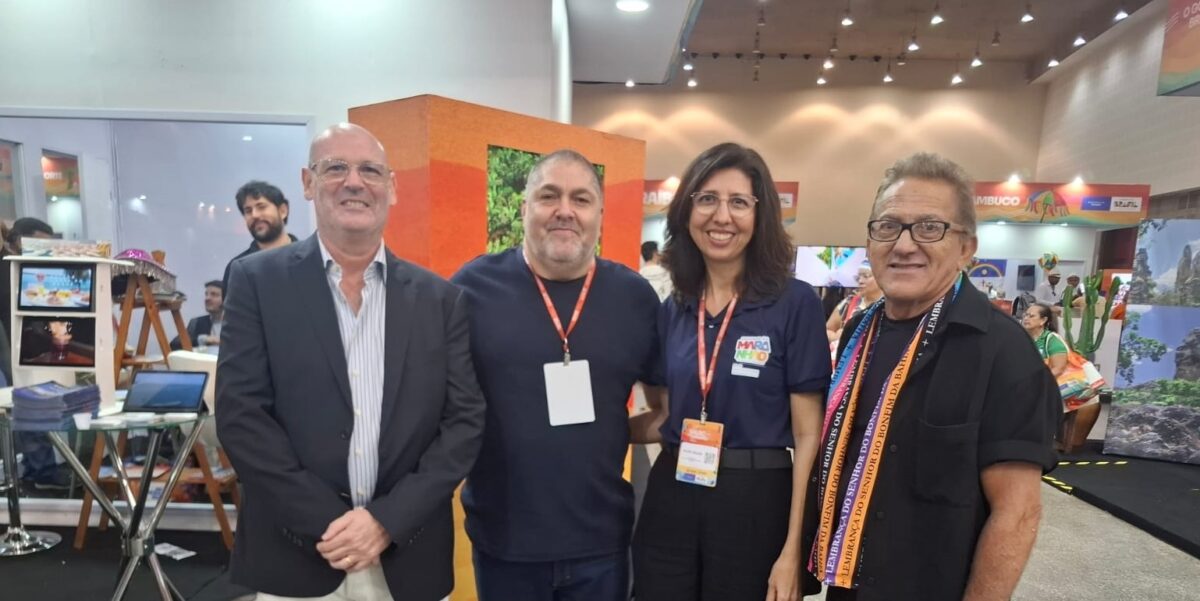 Durante o evento, uma visita do JP Turismo ao estande do Maranhão. Na foto, Álvaro Soares, Gerente do Brisamar Hotel & Spa; Gutemberg Bogéa, Diretor do Jornal Pequeno (Editor do JP Turismo); Aline Souza, Superintendente de Regionalização da Setur/MA e Evandro Pigle, psicomotricista e ex-atleta profissional de futebol com passagens pelo futebol maranhense - Foto: Divulgação