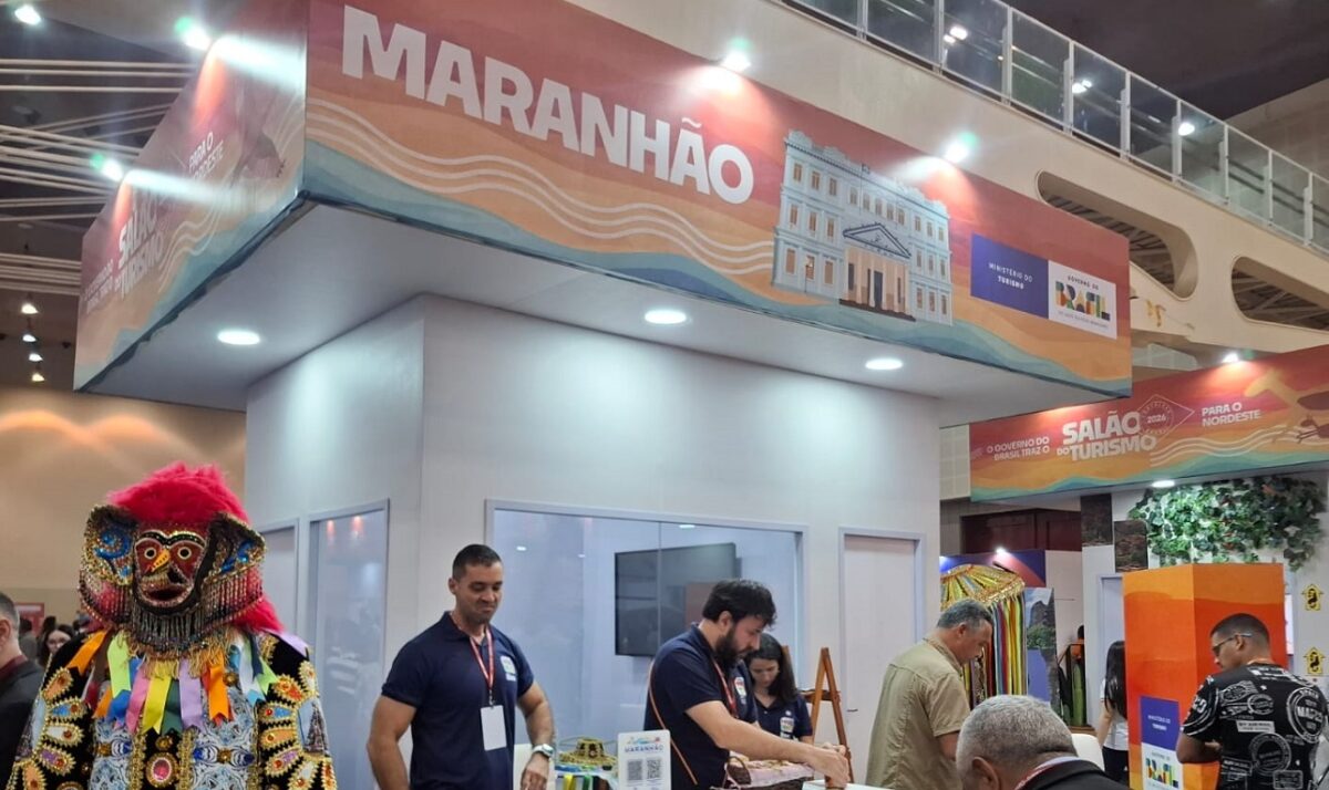 O Maranhão marcando presença no Salão. No estande, personagens e indumentárias do folclore junino – Foto: Gutemberg Bogéa