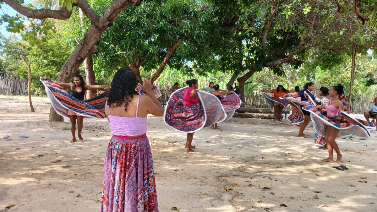Casa do Curumim Quilombola, no povoado Itaperinha, apresenta a dança do Caroço, que é típica da região - Foto: Divulgação