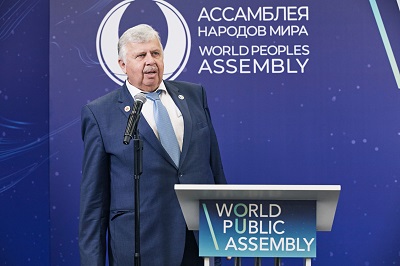 O secretário-geral da Assembleia Mundial dos Povos, Andrey Belyaninov - Foto: Divulgação