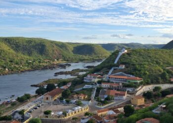 A fascinante paisagem de Piranhas, que nos imobiliza por alguns instantes; uma cidade pacata com seus aproximadamente 26 mil habitantes – Foto: Gutemberg Bogéa
