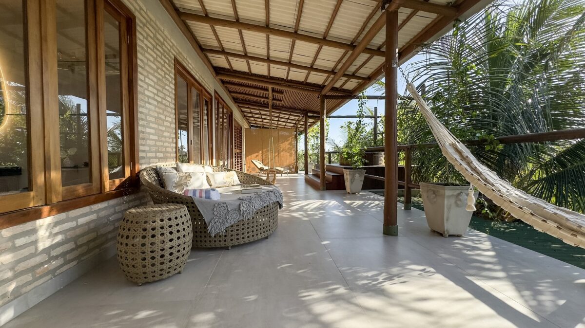 Às margens da Lagoa Grande, em Paracuru, no Ceará, uma hospedagem que combina natureza, privacidade e hospitalidade personalizada - Foto: Divulgação