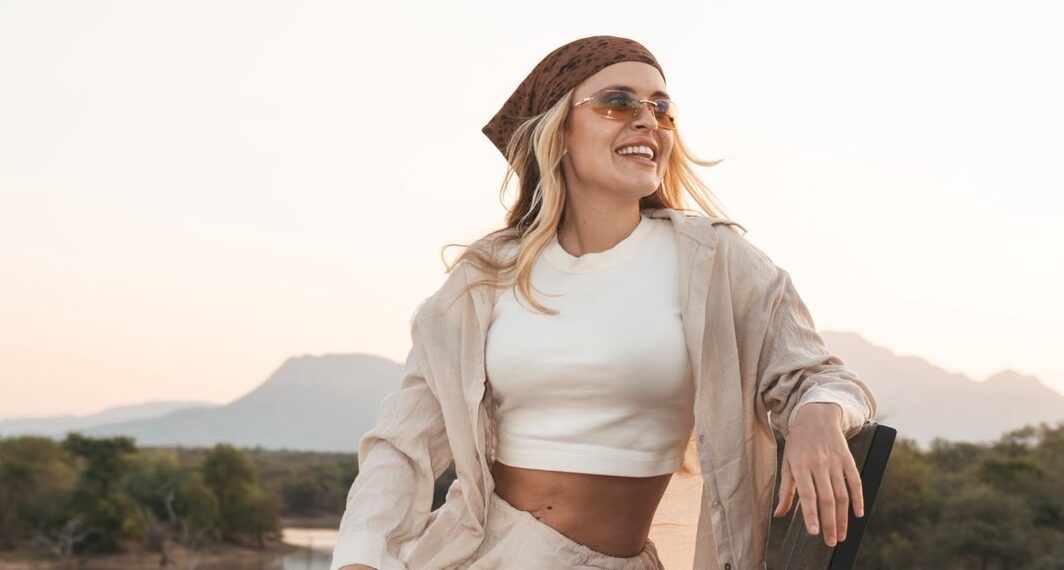 Fundadora da Doraiza Expedições, Izadora Moraes criou um modelo de viagens em grupo voltado para quem deseja viajar sozinho sem estar sozinho – Foto: Divulgação
