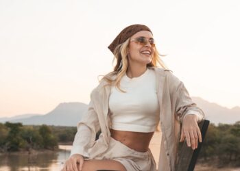 Fundadora da Doraiza Expedições, Izadora Moraes criou um modelo de viagens em grupo voltado para quem deseja viajar sozinho sem estar sozinho – Foto: Divulgação
