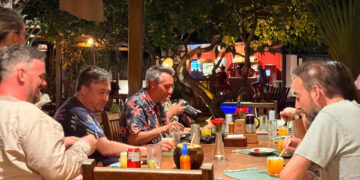 Instalado no hotel Vila Aty, o restaurante Okarú ofereceu jantar a jornalistas europeus para revelar os sabores e ingredientes locais de Atins - Foto: João Soares