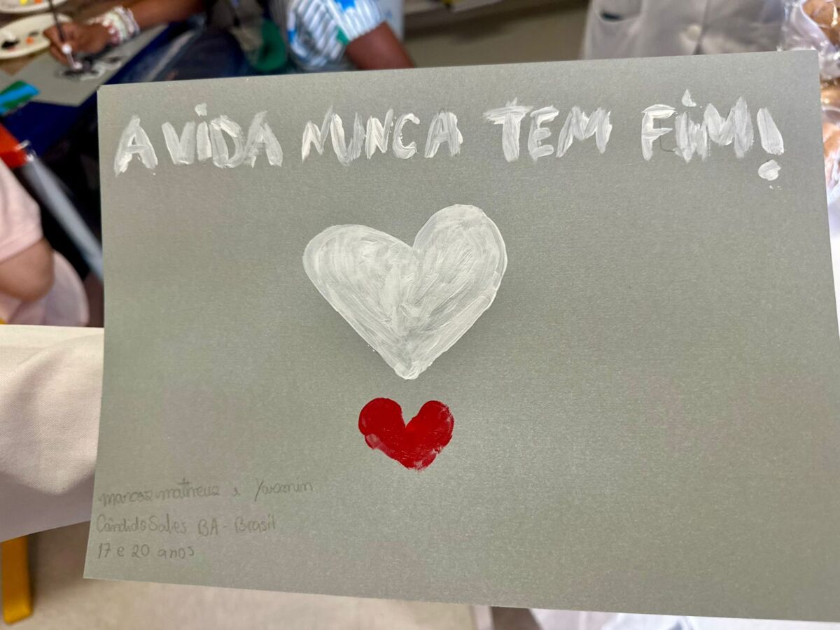 – Um desenho feito pelos jovens baianos Yasmin e seu namorado Marcos Matheus; ele paciente terminal de câncer, e que terão seu amor eternizado no espaço, pelo projeto Art Rocket II – Foto: Divulgação