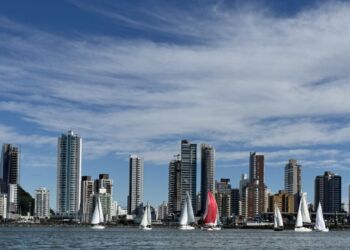 Com inscrições abertas, a disputa, no dia 18 de julho, deve reunir cerca de 30 veleiros em percurso entre Itajaí e Balneário Camboriú, no litoral norte de SC - Foto: Divulgação