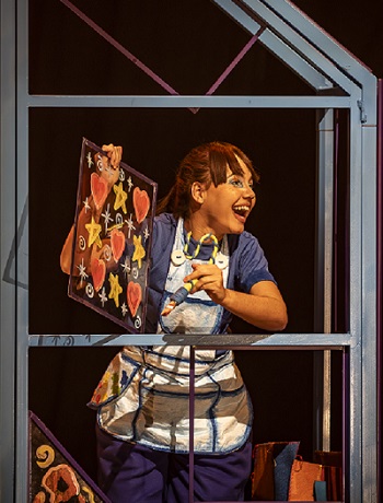 Cena do espetáculo “Da Janela” da companhia carioca Trupe Produções Artísticas, na programação de férias do Teatro Sesc - Foto: Divulgação