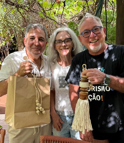 Roberto Dias (artista plástico), Tere Koerich e Jefferson Severino (Portal Turismo Online e TripAdvisor News) – Foto: Divulgação