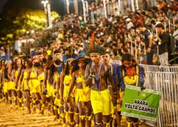 Nos Jogos do Xingu, a entrada das delegações é também um desfile de cultura, ancestralidade e pertencimento – Foto: João Ramid