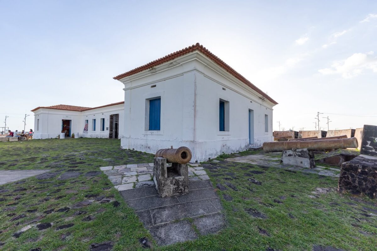 Além da exposição, o Forte Santo Antônio da Barra, na Ponta D’areia, exibirá vídeos documentais do ambiente marítimo e portuário de São Luís e histórias de vida de personagens da vida pesqueira local - Foto: Little Stories