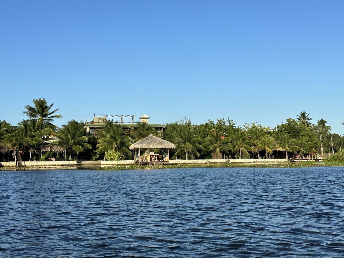 Um cenário de beleza às margens da Lagoa Grande, em perfeita harmonia com a natureza – Foto: Divulgação