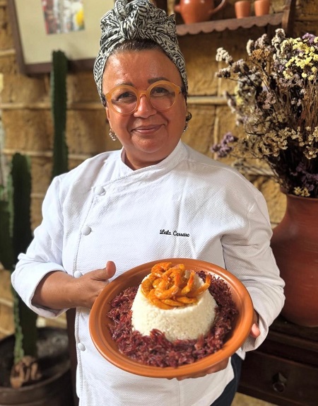 A Chef Leila Carreiro com sua receita de Arroz de Hauçá - Foto: Divulgação