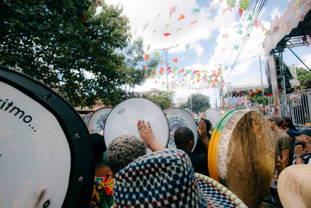 Um desfile que se mantém firme, em um espaço que se tornou uma arena cultural contagiante - Foto: Djalma Raposo
