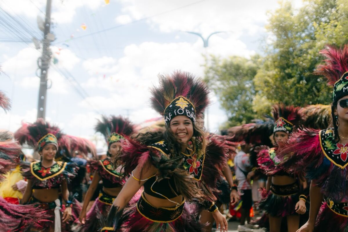 No bailado das índias, a festa marca o encerramento do ciclo junino, reunindo dezenas de grupos de bumba-meu-boi - Foto: Djalma Raposo