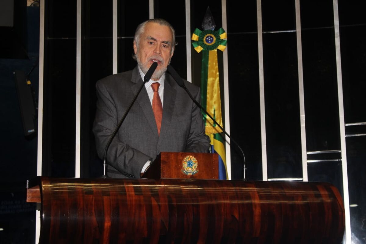 Cláudio Magnavita, membro do Conselho Nacional do Turismo e ex-presidente da Abrajet Nacional durante sua fala na sessão especial - Foto: Joela Cristina