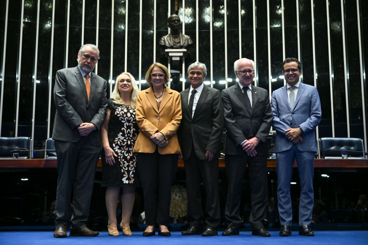 O ex-presidente da Abrajet Nacional Cláudio Magnavita; a ex-presidente da entidade Miriam Petrone; O presidente da Abrajet Nacional, Luiz Pires; o Conselheiro do CNTur pela Abrajet, Antônio Claret Guerra; e o secretário de Turismo da Cidade de São Paulo, Gustavo Lopes - Foto: Joela Cristina