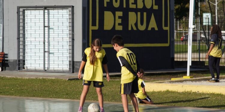 Projetos esportivos podem representar espaços de convivência, educação, promoção da saúde, desenvolvimento de habilidades e fortalecimento de vínculos comunitários - Foto: Divulgação