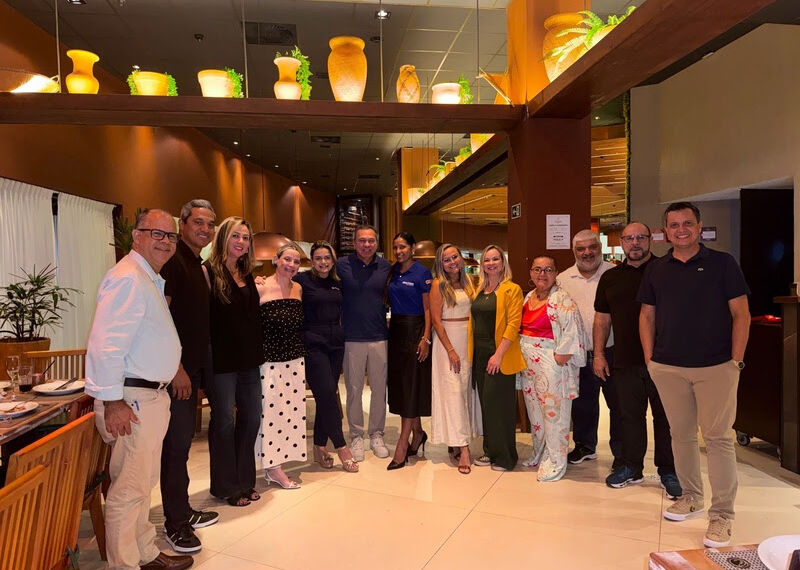 Robinson Chaves (BRT), Sidney Coelho e Keila Nepomuceno (HotelDo), Claudia Chiozzi (Reservia/Flytour), Tharcia Barca (Incomum), Eury Barros (Amazon Explorer), Michele Barroso (TBO), Fernanda Queiroz (Europlus), Alessandra Cardoso (Vitrine Global), Claudia Mendonça (Paradise Turismo), Jaime Mendonça (Time to Travel), Andrey Lima (Amazon Explorer), Carlos Barbosa (Vitrine Global) - Foto: Divulgação