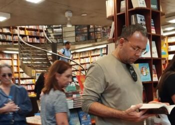 Euges Lima durante visita à Livraria Martins Fontes, na Avenida Paulista, em São Paulo - Foto: Divulgação