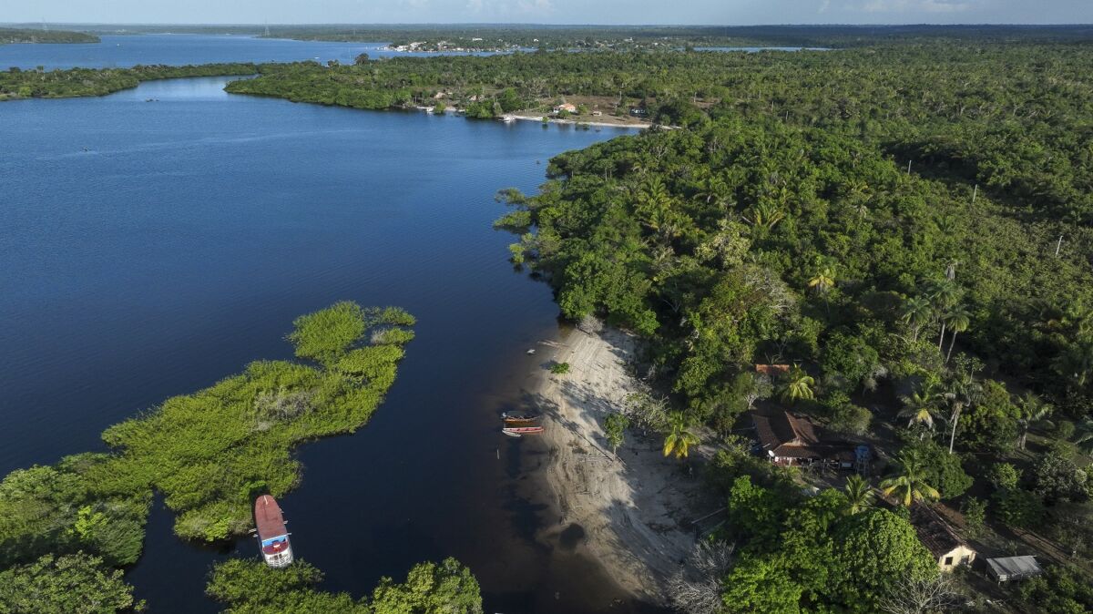 Um paraíso para a pesca esportiva e o turismo de natureza. Lagos, floresta e comunidades compõem a paisagem preservada de Juruti Velho – Foto: João Ramid