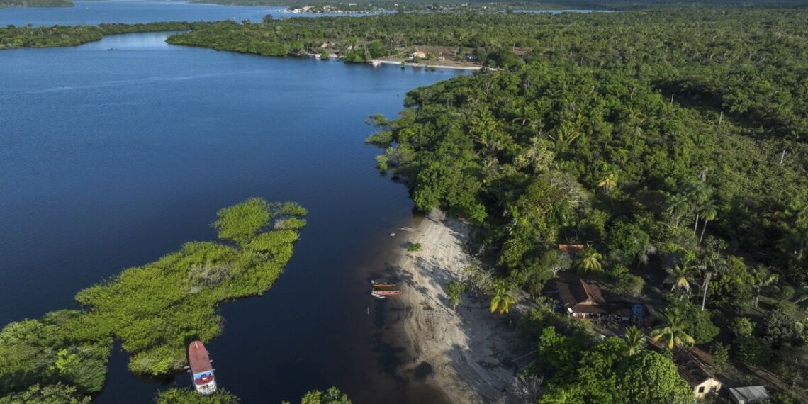 Juruti Velho revela cenários únicos no planeta: rios e lagos de águas cristalinas, floresta preservada e comunidades que vivem em profunda relação com a natureza – Foto: João Ramid