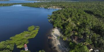 Juruti Velho revela cenários únicos no planeta: rios e lagos de águas cristalinas, floresta preservada e comunidades que vivem em profunda relação com a natureza – Foto: João Ramid