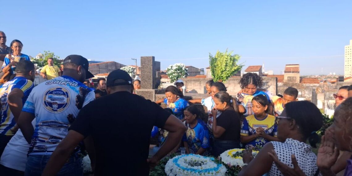 A grande assistência ao seu sepultamento retratou a benquerença de Urubuzinho em sua comunidade - Foto: Gutemberg Bogéa
