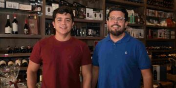 Os empresários da Vila do Vinho Bistrô Beto Soares e Werter Bandêira - Foto: Monteles