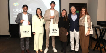 Fábio Montanheiro, gerente de Inteligência de Dados e Competitividade da Embratur; Alexandra Bueno, presidente do Conselho Curador do Visit Rio; Bruno Reis, presidente da Embratur; Roberta Werner, diretora-executiva do Visit Rio; Luiz Strauss, presidente-executivo do Visit Rio e Carolina Mascolin, Gerente Geral do JW Marriott Rio de Janeiro - Foto: Divulgação