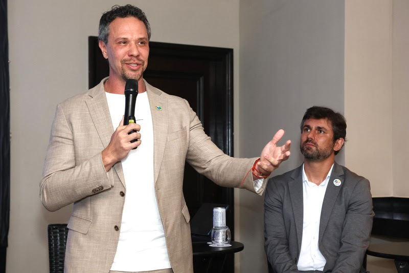 Presidente da Embratur, Bruno Reis e Fábio Montanheiro, gerente de Inteligência de Dados e Competitividade da Embratur - Foto: Divulgação 
