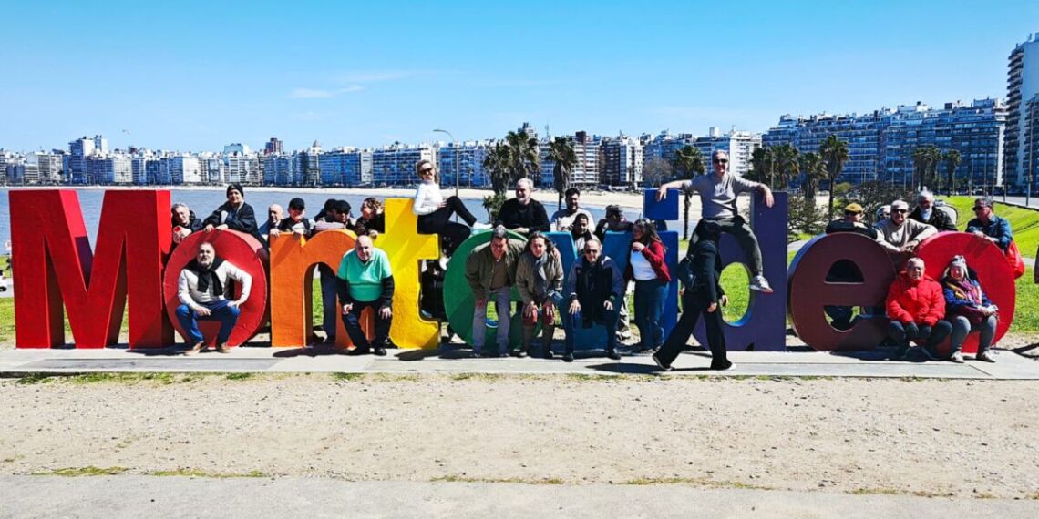 Participantes do Encontro Internacional, durante city tour por Montevidéu, a capital uruguaia – Foto: Gutemberg Stolze