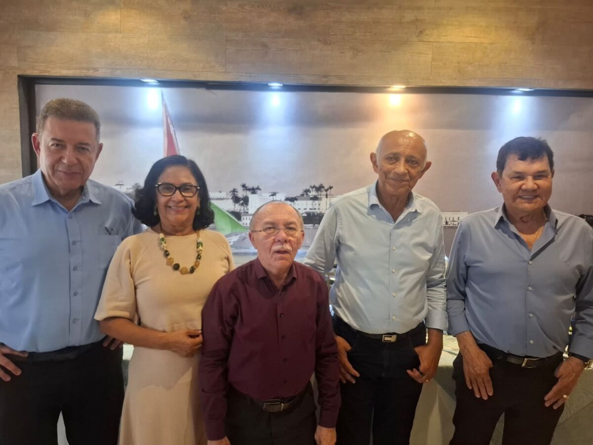 Alexandre Sampaio (FBHA), Socorro Araújo (Secretária de Estado do Turismo), Maurício Feijó (FECOMÉRCIO/MA), Edilson Baldez (FIEMA) e Raimundo Nonato Luz, presidente do SEHAMA, durante almoço oferecido a convidados no Restaurante Senac, Centro Histórico – Foto: Divulgação