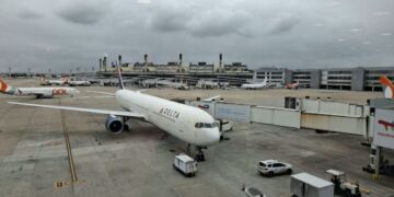 Movimentação de passageiros e transporte de cargas aéreas registram crescimento no Brasil e no mercado internacional entre janeiro e setembro, segundo dados da Anac - Foto: Gutemberg Bogéa