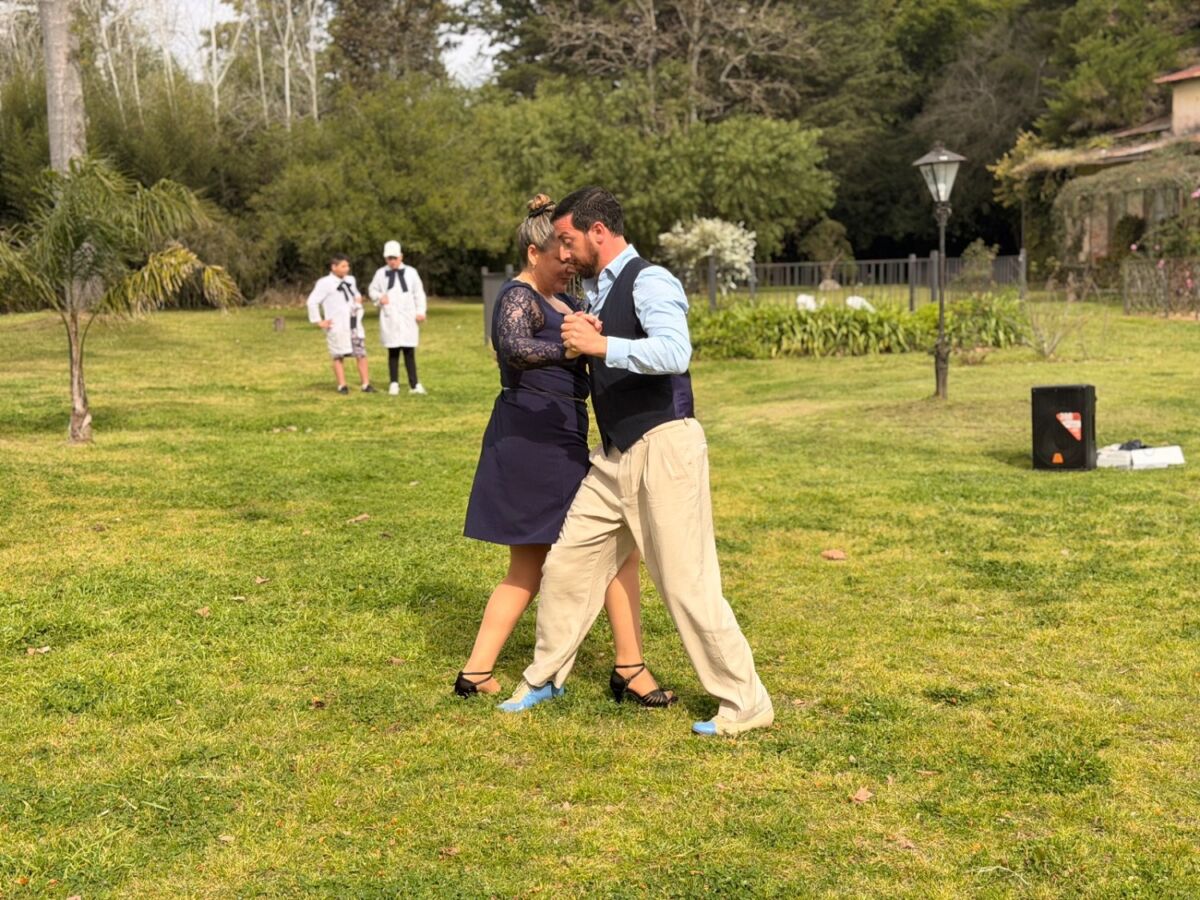 O tango está presente nos momentos culturais, como esta apresentação no gramado da Quinta Capurro – Foto: Henrique Lopes O tango está presente nos momentos culturais, como esta apresentação no gramado da Quinta Capurro – Foto: Henrique Lopes 

