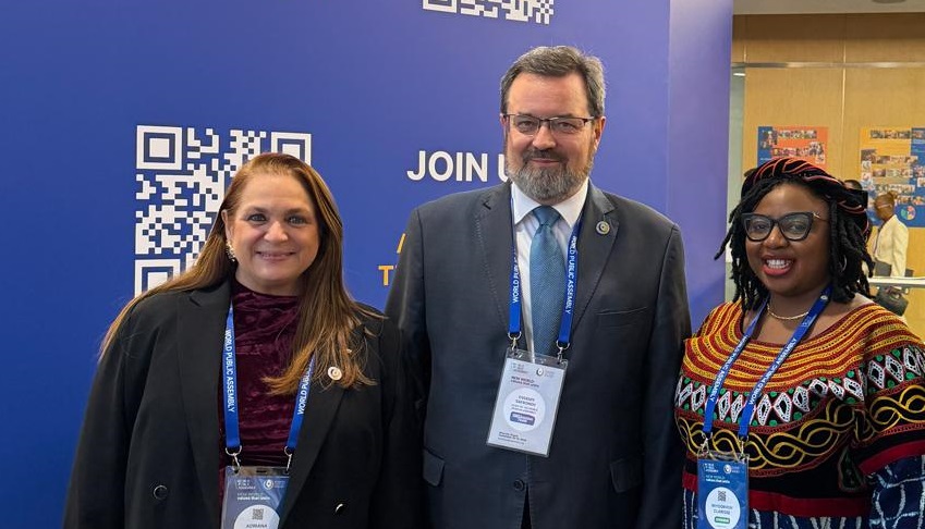 Adriana Vieira e os jornalistas Eugene Safronov e a estrela da televisão de Camarões Clarisse Wiydorve - Foto: Divulgação