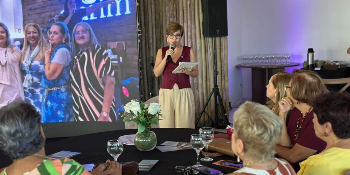 Abertura do Rolê 60+ Conecta no Blue Tree São Luís, com apresentação da idealizadora Adriana Flexa Hiluy – Foto: Divulgação