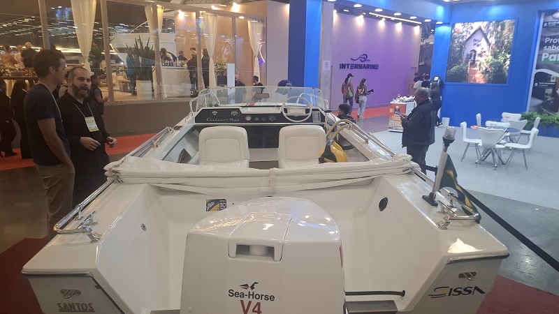 A lancha Sissa que pertenceu ao piloto Ayrton Senna, em outro ângulo, uma relíquia em exposição: Foto: Gutemberg Bogéa