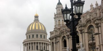 Cartão-postal de Havana em tempos nublado; o setor de turismo em Cuba enfrenta forte retração com o fechamento e saída de redes internacionais - Foto: Divulgação